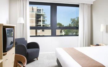 Pacific International Suites Parramatta - Sydneys Hotel 3