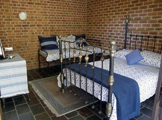 Araluen Old Courthouse - Sydneys Hotel 4