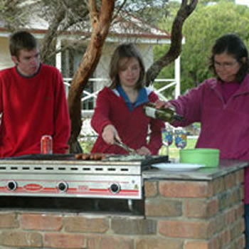 Cape Jervis Holiday Units - Sydneys Hotel 0