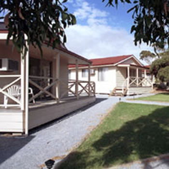 Cape Jervis Holiday Units - Sydneys Hotel 1