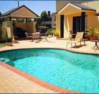 Hopkins House Motel  Apartments