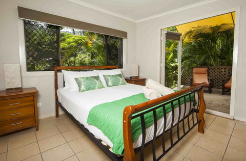 Lake Placid Tourist Park - Sydneys Hotel 0