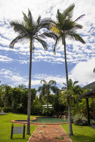 Lake Placid Tourist Park - Sydneys Hotel 1