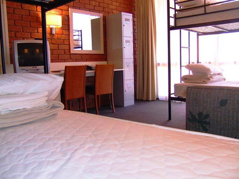 Alice In The Territory - Sydneys Hotel 5