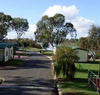 Mannum Caravan Park Cabins - Sydneys Hotel