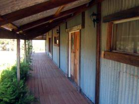 Pike River Woolshed - Sydneys Hotel 0