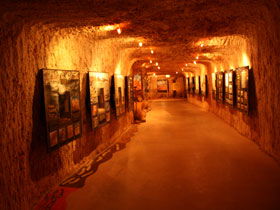 Umoona Opal Mine - Sydneys Hotel 0