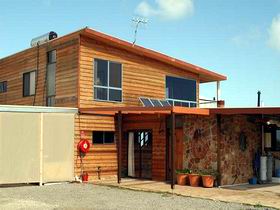Shboo Shelly Beach Lodge - Sydneys Hotel 0