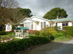 Cape Jervis Station - Sydneys Hotel 0