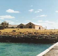 Mt Dutton Bay Woolshed Hostel - Sydneys Hotel