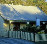 Country Pleasures Bed and Breakfast - Sydneys Hotel