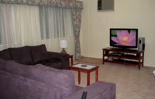 Louth Bay Holiday Apartment - Sydneys Hotel 1