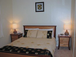Louth Bay Holiday Apartment - Sydneys Hotel 2