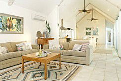 Absolute Beachfront Belongil Summerhouse - Sydneys Hotel 1