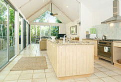 Absolute Beachfront Belongil Summerhouse - Sydneys Hotel 2