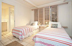 Absolute Beachfront Belongil Summerhouse - Sydneys Hotel 4