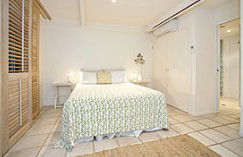 Absolute Beachfront Belongil Summerhouse - Sydneys Hotel 5