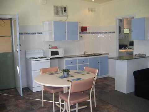 Modra's Apartments Tumby Bay - Sydneys Hotel 4