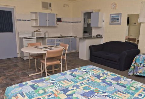 Modra's Apartments Tumby Bay - Sydneys Hotel 5