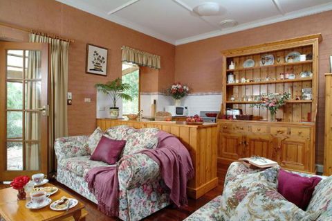 Amanda's Cottage 1899 - Sydneys Hotel 4