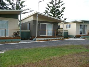 Kingston Caravan Park - Sydneys Hotel 0