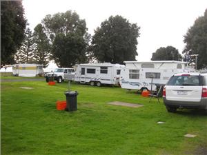 Kingston Caravan Park - Sydneys Hotel 2
