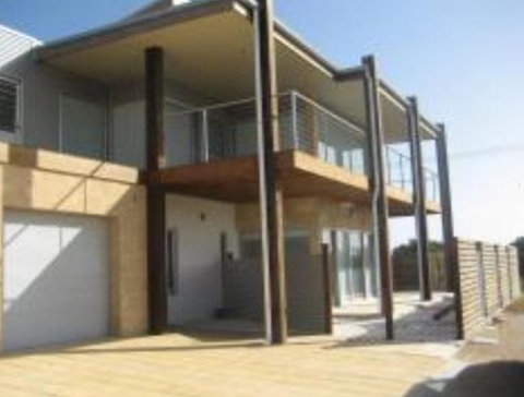 Kingston Shore Villas - Sydneys Hotel 2