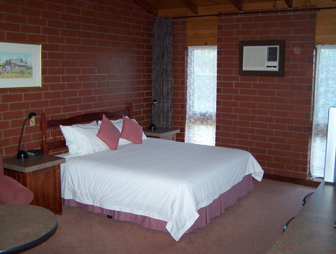 Highway One Motel Port Augusta - Sydneys Hotel 4