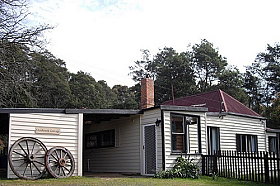 Glenbrook House And Cottage - Sydneys Hotel 0