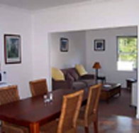 Giants' Table and Cottages - Sydneys Hotel