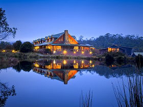 Peppers Cradle Mountain Lodge - Sydneys Hotel 0