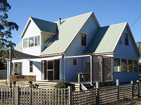 The Big Blue Retreat - Sydneys Hotel 0