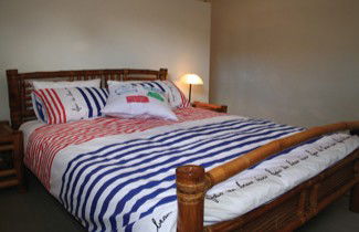 The Big Blue Retreat - Sydneys Hotel 3