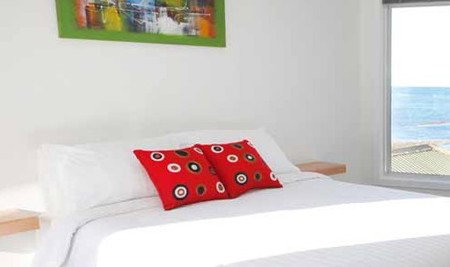 Penguin Waterfront Escape - Sydneys Hotel 1