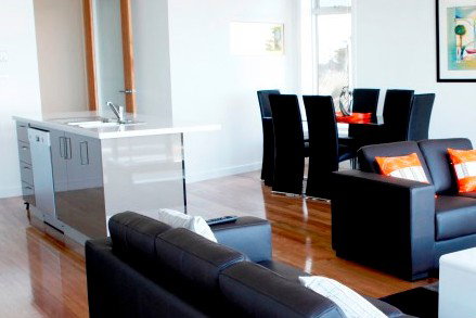 Penguin Waterfront Escape - Sydneys Hotel 2