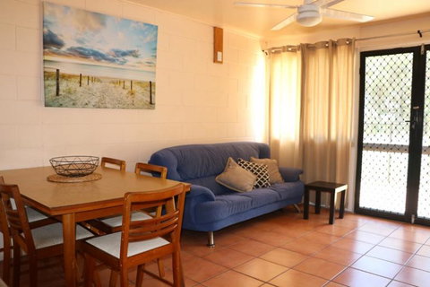 Pippies Beachhouse - Sydneys Hotel 1