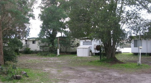 Alamein Caravan Park - Sydneys Hotel 1