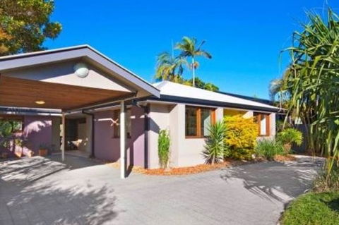 A Surfers Rest - Sydneys Hotel 2