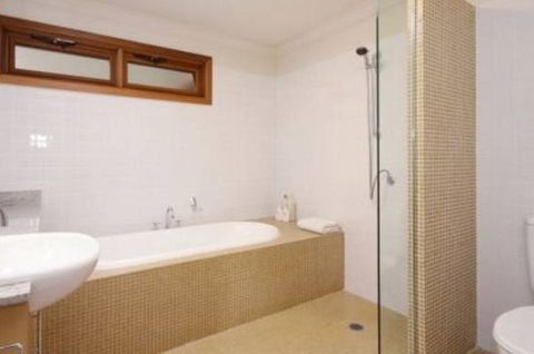 A Surfers Rest - Sydneys Hotel 3