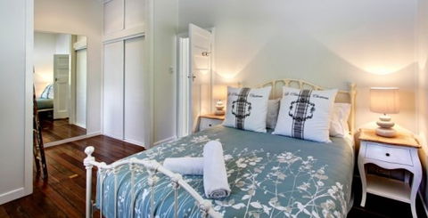 A Summer Cottage - Sydneys Hotel 2