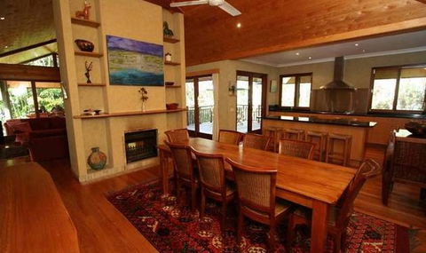 Abbies Beach House - Sydneys Hotel 4