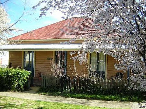 Cooma Cottage - Accommodation - Sydneys Hotel 0