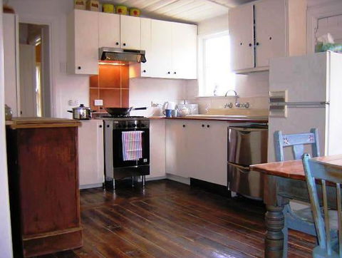 Cooma Cottage - Accommodation - Sydneys Hotel 2