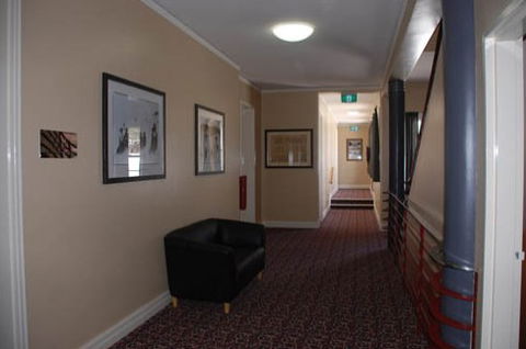 Alpine Hotel - Sydneys Hotel 0