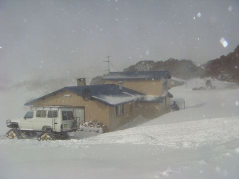 Ben Bullen Ski Lodge - Sydneys Hotel 1