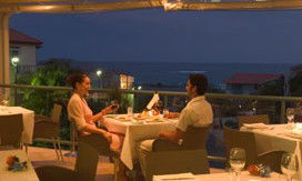 Aqualuna Beach Resort - Sydneys Hotel 1