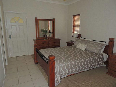 Avon View Stays - Sydneys Hotel 1