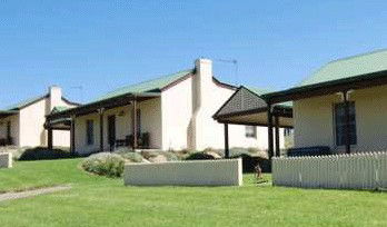 Wagga Wagga Country Cottages - Sydneys Hotel 1