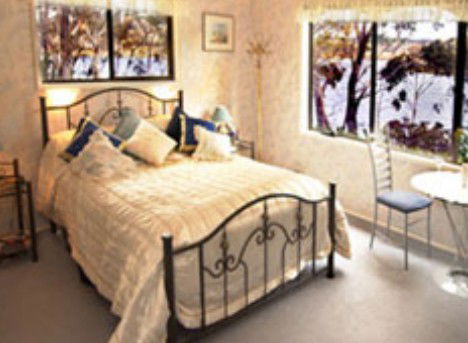 Blue Mountains Lakeside Bed And Breakfast - Sydneys Hotel 1