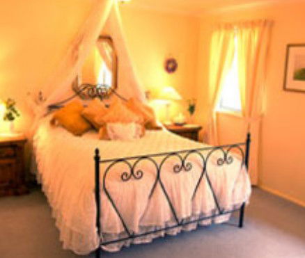 Blue Mountains Lakeside Bed And Breakfast - Sydneys Hotel 2